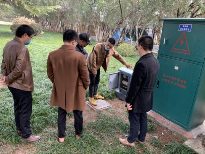 中環(huán)內公交候車亭接電亮化項目順利完成驗收.jpg